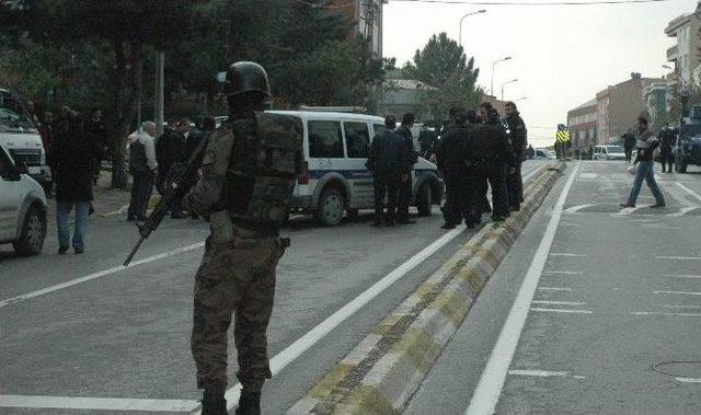 Polisin Silahıyla Dehşet Saçan Şahıs Yakalandı