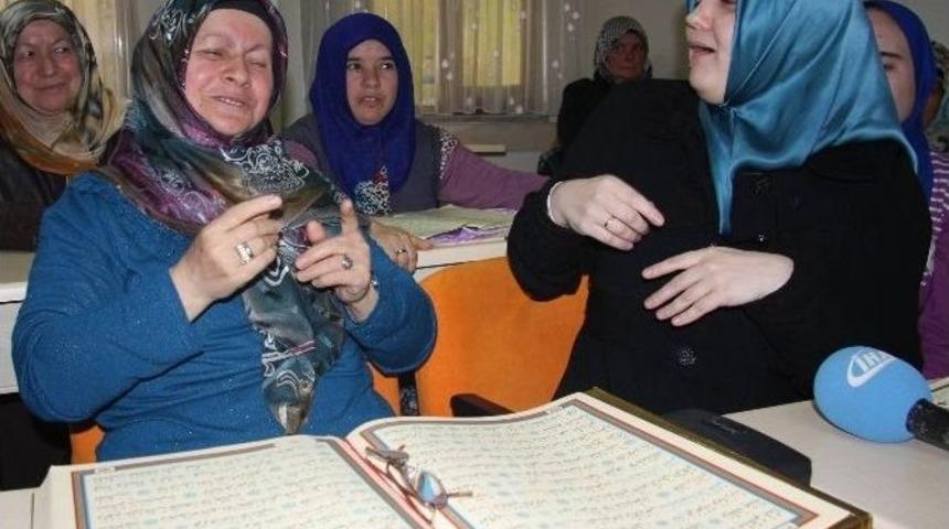 (&ouml;zel Haber) 50 Yaşından Sonra İşaret Diliyle Kur&rsquo;an Okumayı &Ouml;ğreniyorlar