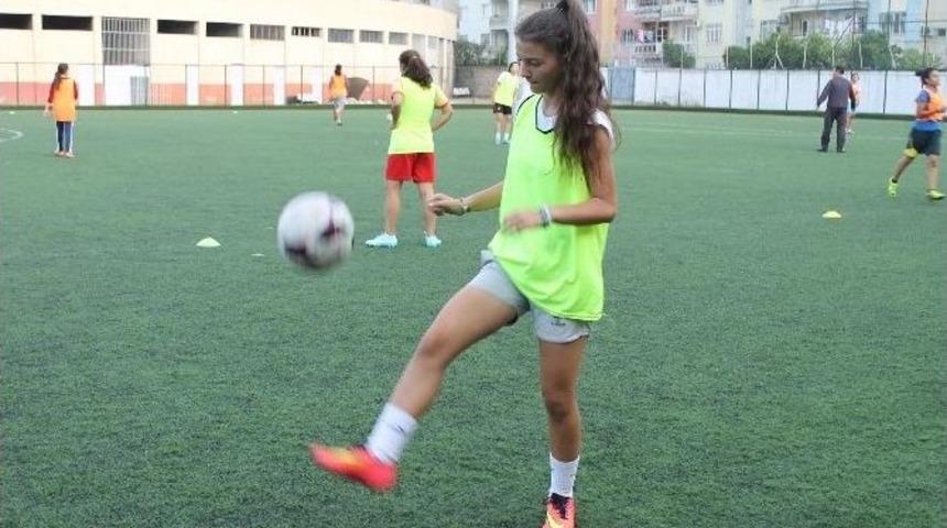 Aydınlı Melisa Milli Takım Kampına &Ccedil;ağrıldı