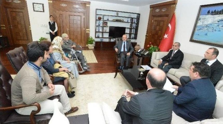 Yaşlı &Ccedil;iftten Anlamlı Bağış