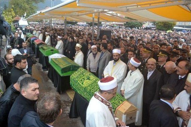 Kazada &Ouml;lenler Toprağa Veriliyor 1