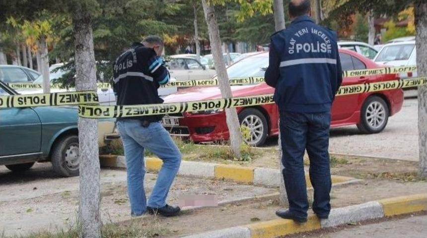 Ayrı Yaşadığı Karısını Boğazını Kesip &Ouml;ld&uuml;rd&uuml;