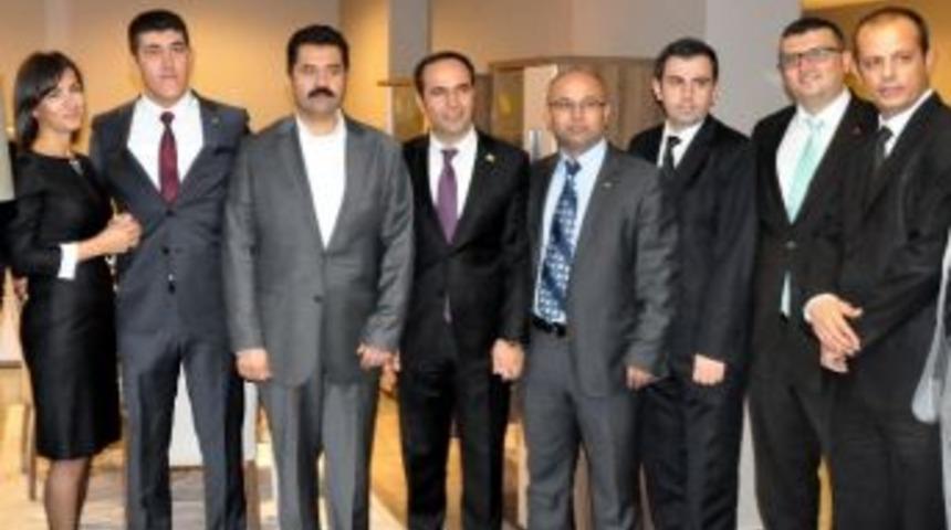 Uşak&rsquo;ta Mağaza A&ccedil;ılışında İzdiham Yaşandı