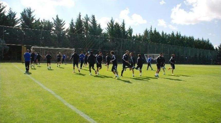 Hakan Kutlu Takımla İlk &Ccedil;alışmasını Yaptı