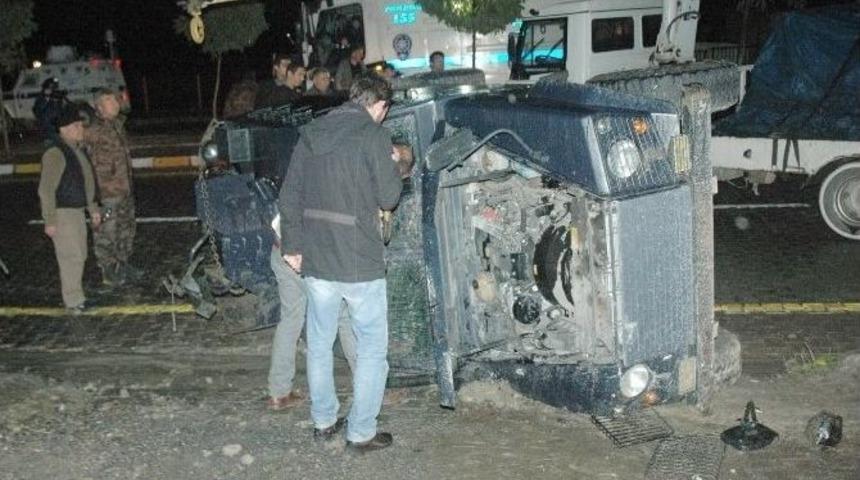 Hakkari&rsquo;de Zırhlı Ara&ccedil; Devrildi