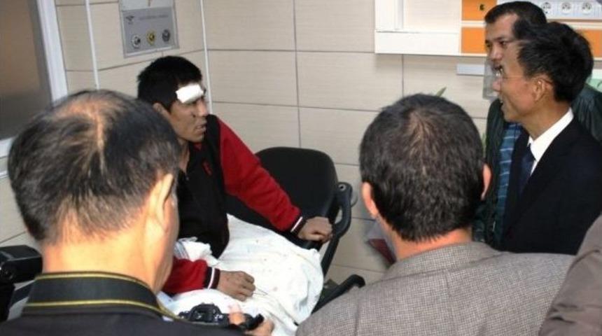 &Ccedil;in Ankara B&uuml;y&uuml;kel&ccedil;isinden Yaralı &Ccedil;inli Madenciye Ziyaret