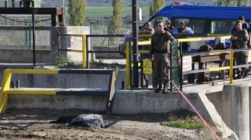 Kuyucak&rsquo;ta Sulama Kanalında Kadın Cesedi Bulundu