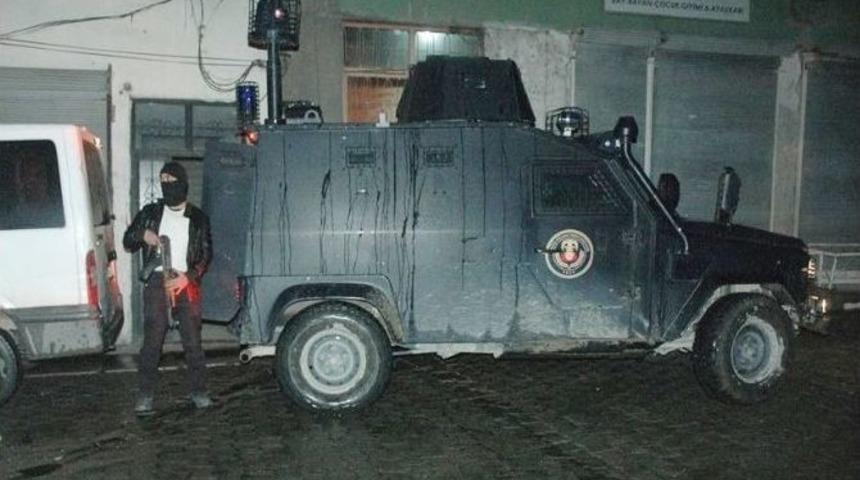 Hakkari Emniyeti&rsquo;nden Pankart Baskını
