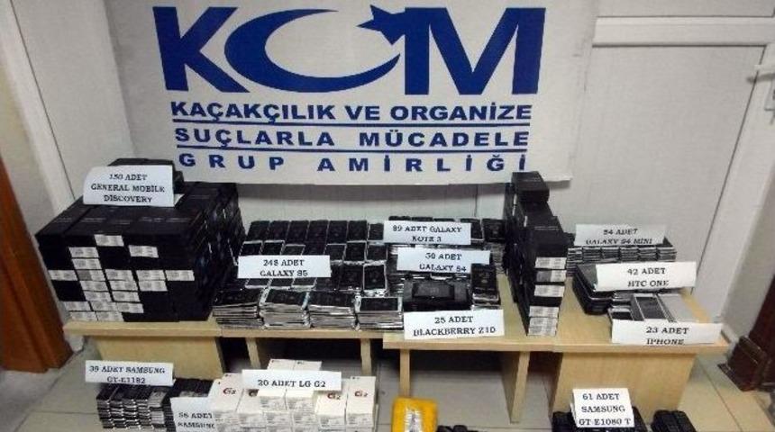 Viranşehir&rsquo;de 949 Adet Ka&ccedil;ak Cep Telefonu Ele Ge&ccedil;irildi