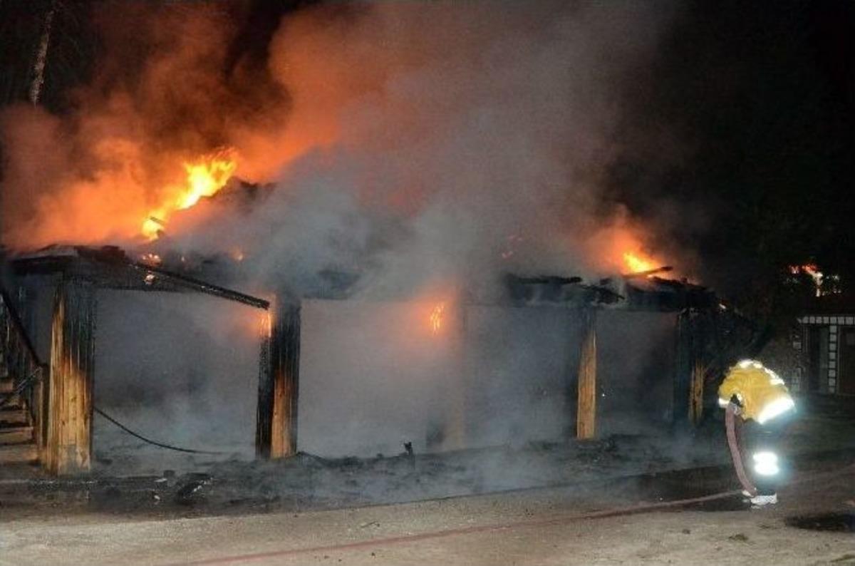 Kocaeli&rsquo;de Ahşap Kafeyi Kundaklayan 6 Kişi G&ouml;zaltına Alındı