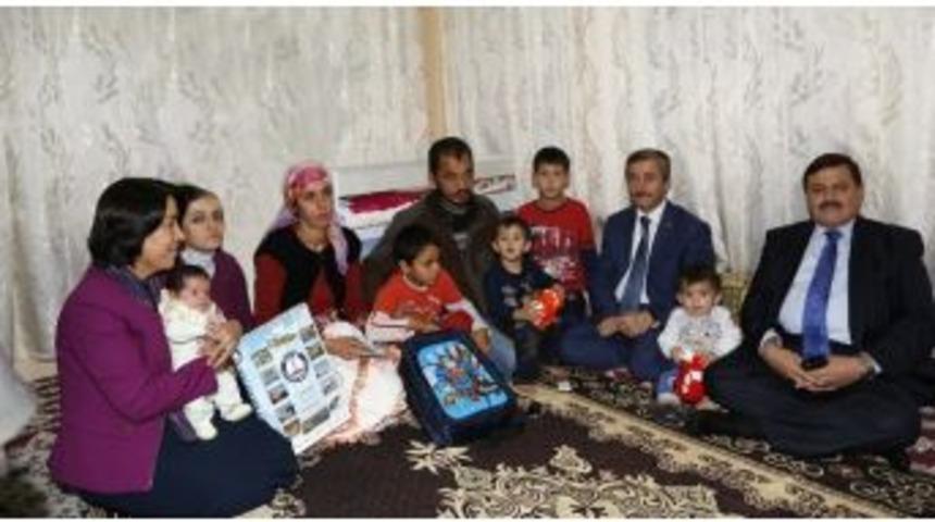 Tahmazoğlu&rsquo;ndan Muhta&ccedil; Ailelere Ev Ziyaretleri