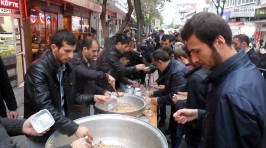 Semerkand Vakfın&rsquo;dan Vatandaşa Aşure
