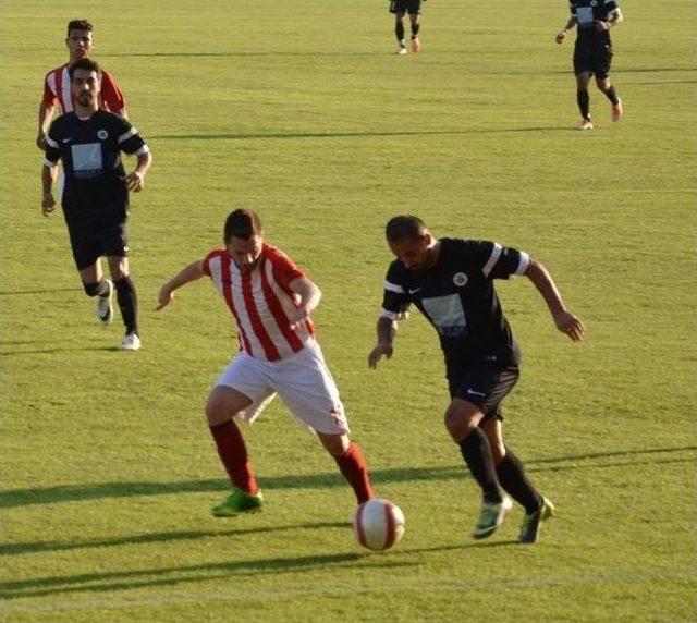 Kuşadası Gençlikspor Liderliğini Sürdürdü