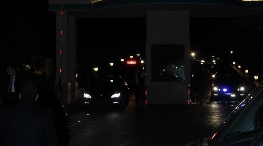 Başbakan Davutoğlu, Afyonkarahisar&rsquo;da Eşinin Akrabalarını Ziyaret Etti