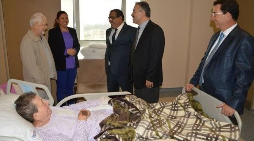 Vali Ayyıldız, Milletvekili Kılın&ccedil;&rsquo;ın Annesini Hastanede Ziyaret Etti