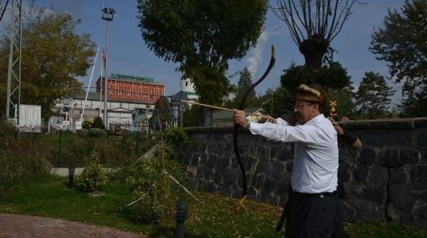 Kayseri Şeker Y&ouml;neticilerine &ldquo;sanatın Kuvvete Hakim Olduğu&rdquo; Ok&ccedil;uluk Sporu Hakkında Bilgilendirme