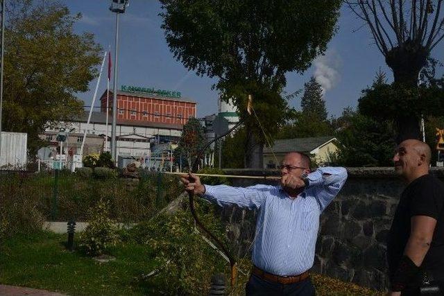 Kayseri Şeker Yöneticilerine “sanatın Kuvvete Hakim Olduğu” Okçuluk Sporu Hakkında Bilgilendirme