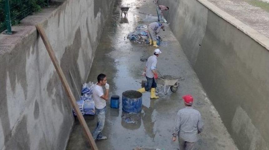Su Kesen Deresi Islah Edildi