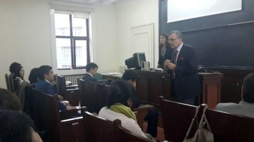 Kazakistan Kamu Y&ouml;netimi Akademisi Savcılık Enstit&uuml;s&uuml; &Ouml;ğrencilerine Eğitim