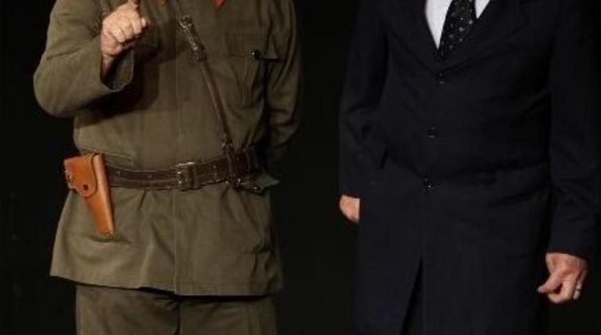 "cumhuriyet T&uuml;rk&uuml;s&uuml;" Y&uuml;reklerde Yankılandı