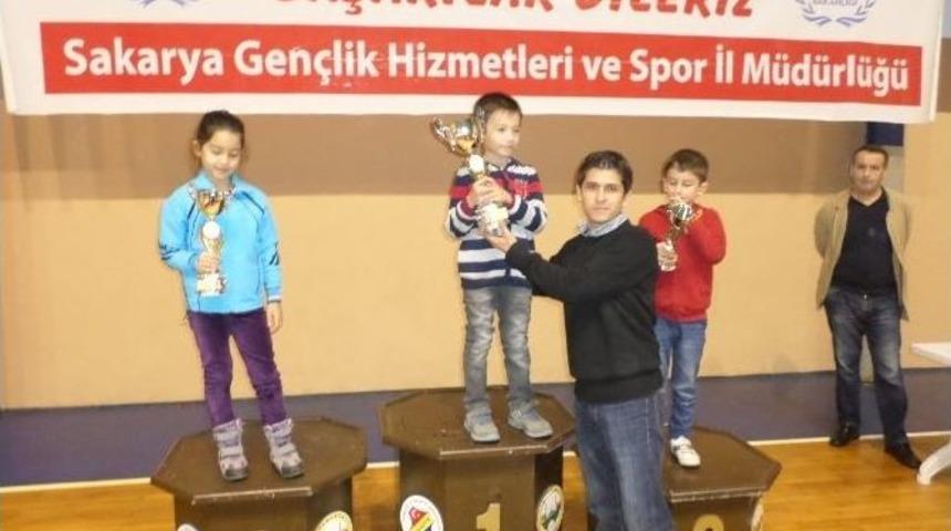 Satran&ccedil; Turnuvası&rsquo;nda Dereceye Giren 12 Kişi &Ouml;d&uuml;llendirildi