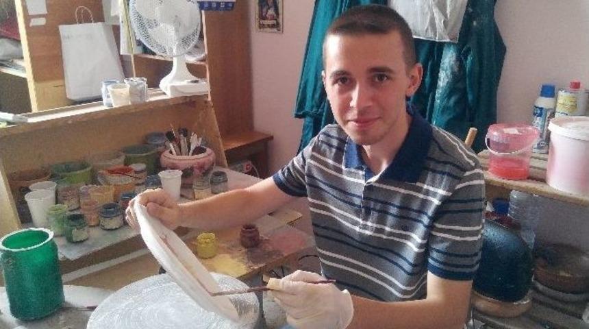 Bursa Lalesi İtalyan Seramiklerine İşlendi