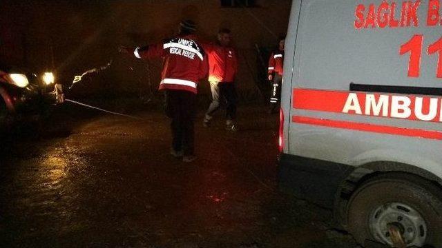 Van’da Hasta Kurtarmaya Giden Ambulans Çamura Saplandı