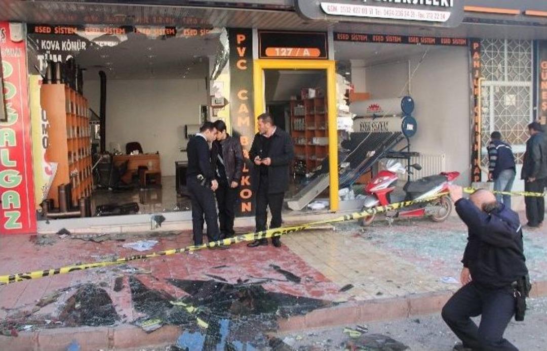 Doğalgaz Sobası Bomba Gibi Patladı: 2 Yaralı