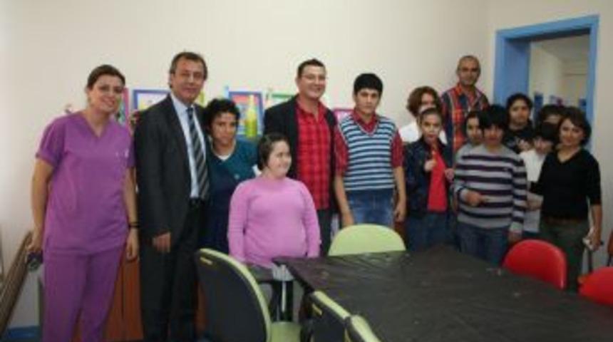 MİTSO rehabilitasyon merkezindeki &ccedil;ocukları sevindirdi