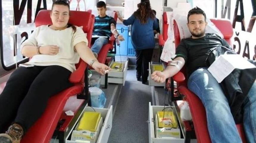 Kızılay Edremit&rsquo;te 50 &Uuml;nite Kan Aldı