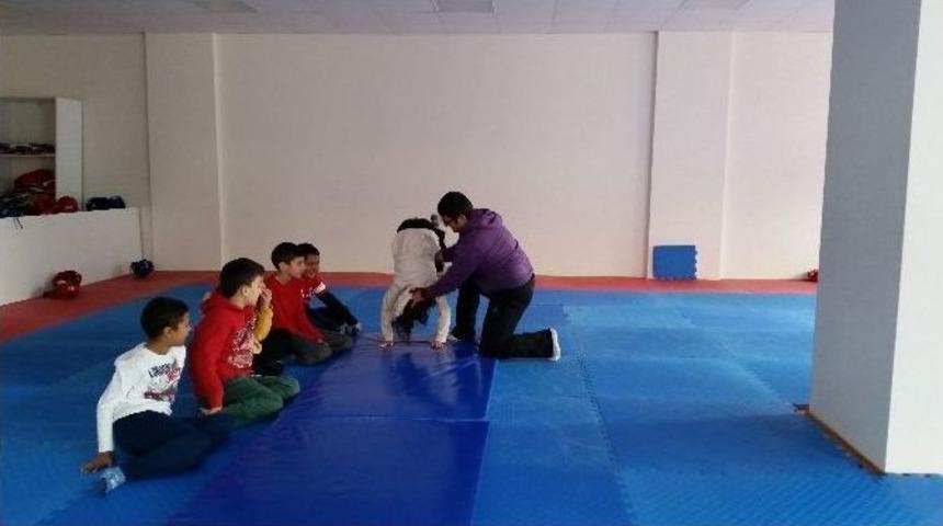 İzmit Belediyesi&rsquo;nden Jimnastik Kursu