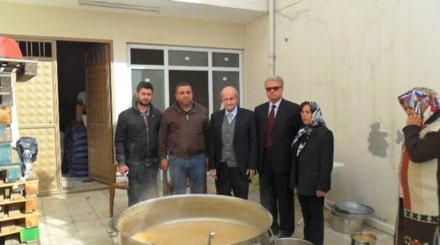 Yoyav&rsquo;da Aşure Dağıtıldı