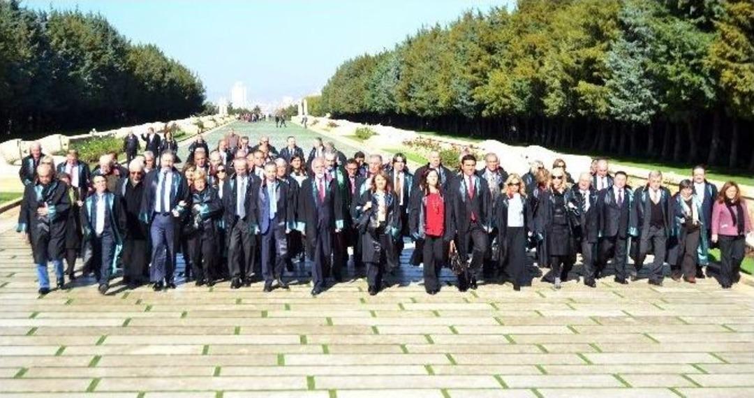 İstanbul Ve İzmir Barosu Anıtkabir&rsquo;i Ziyarette Bulundu