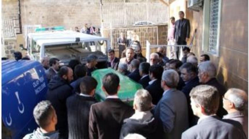 Damdan Balkona İnmeye &Ccedil;alışan Gen&ccedil;, Yere &Ccedil;akılarak Hayatını Kaybetti