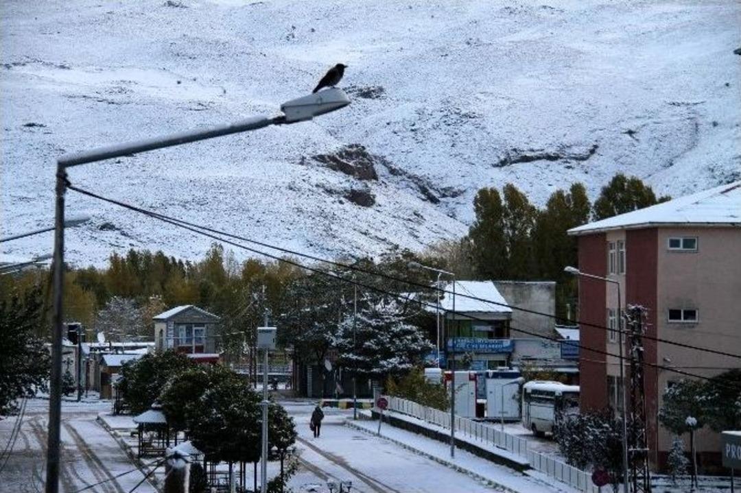 Muradiye&rsquo;de Kar Yağışı