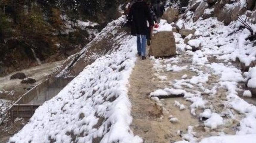 Tonya-vakfıkebir Karayolu&rsquo;nda Ulaşıma &Ouml;nce Heyelan Sonra Kar Darbesi