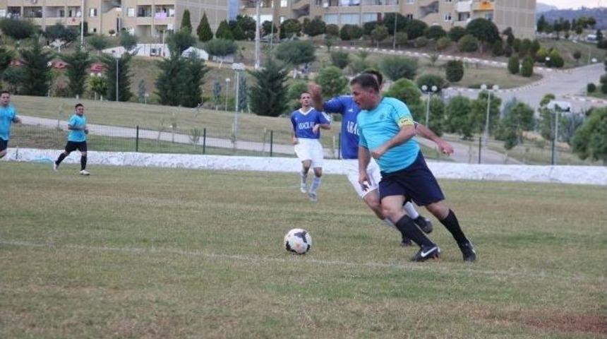 Başkan Tuna Turnuvada Top Koşturdu