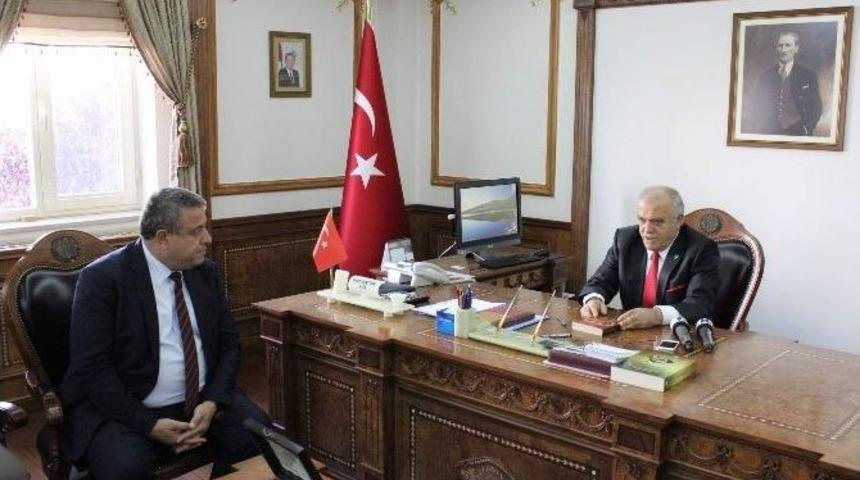 Ahi Baba Bahamettin &Ouml;zt&uuml;rk Birlik Başkanları İle Birlikte Vali Necati Şent&uuml;rk&rsquo;&uuml; Ziyaret Etti