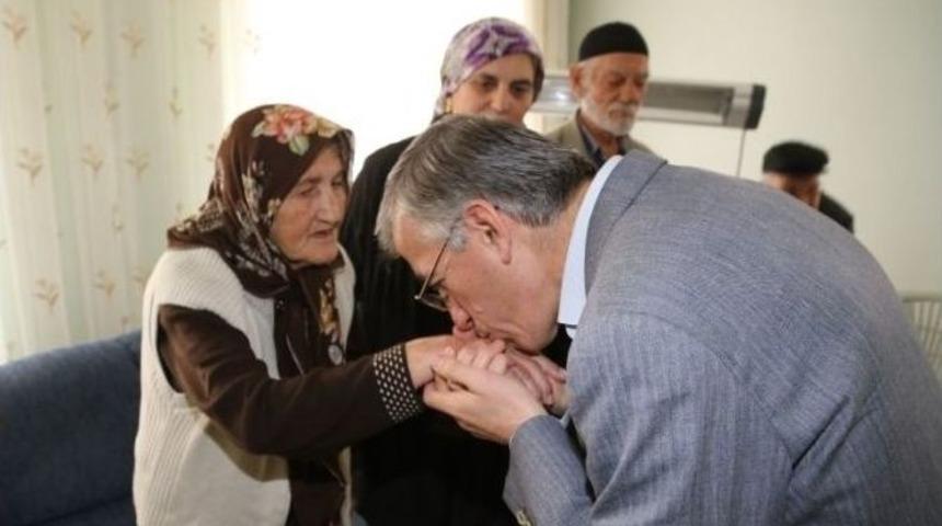 Vali Ataklı&rsquo;dan Şehit Ailesine Taziye Ziyareti