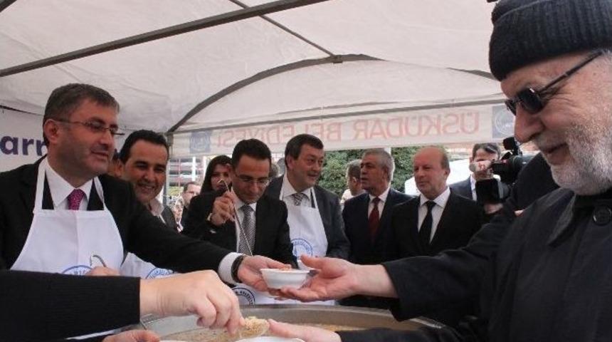 Başkan T&uuml;rkmen, Validebağ&rsquo;daki Eylemcileri Aşure Yemeye Davet Etti