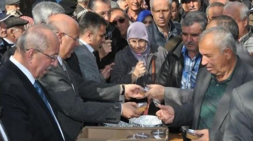 S&uuml;leymanpaşa&rsquo;da 5 Bin Aşure Dağıtıldı