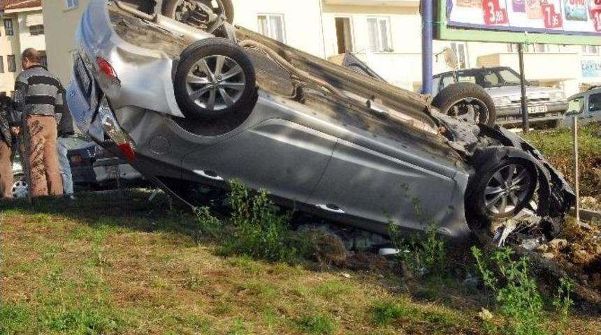 D&uuml;zce&rsquo;de Trafik Kazası: İki Yaralı