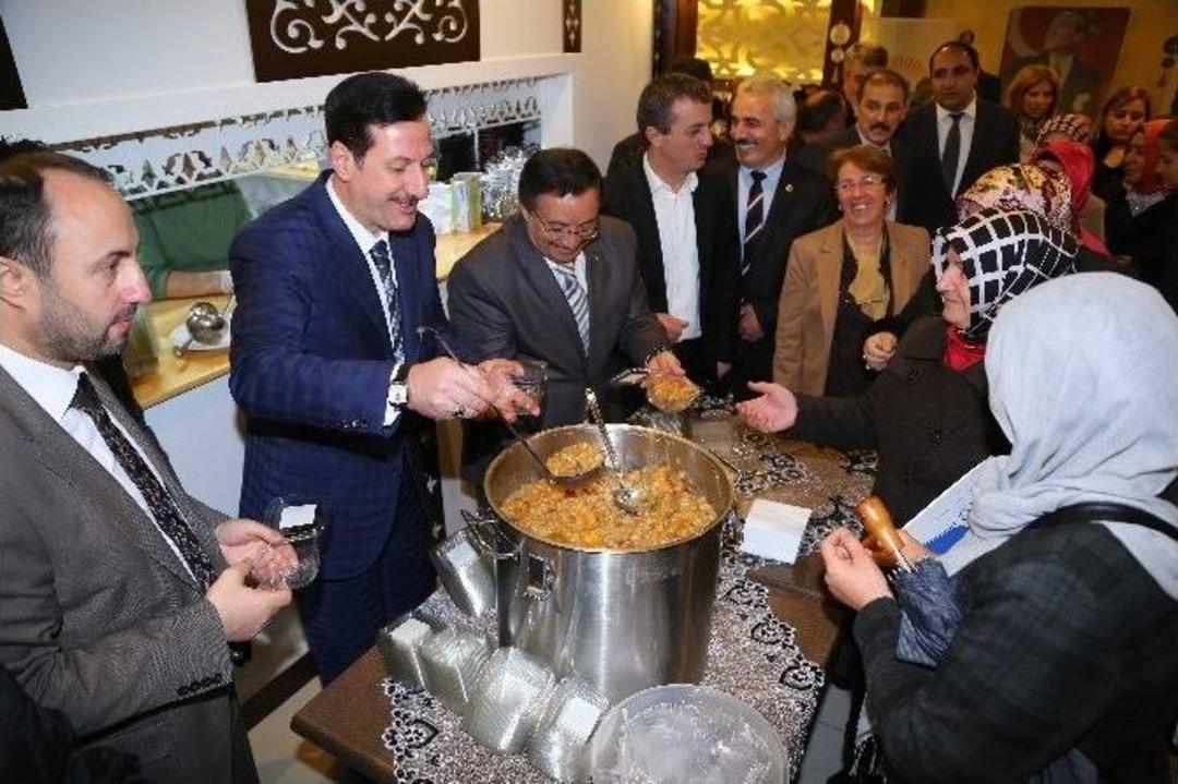 İlkadım&rsquo;dan 15 Bin Aşure