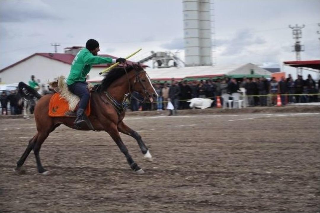 Arpa&ccedil;ay&rsquo;da Rahvanda Saf Kan At Yarışları Yapıldı