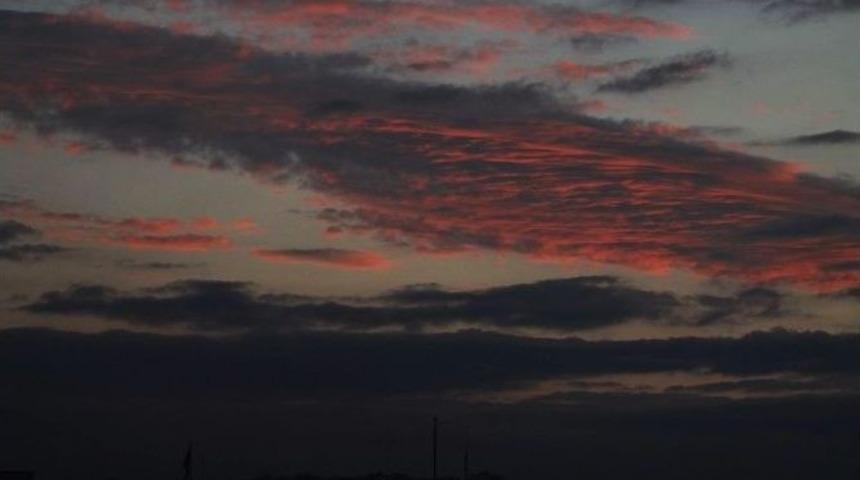 Bulutların B&uuml;y&uuml;leyici Kızıllığı