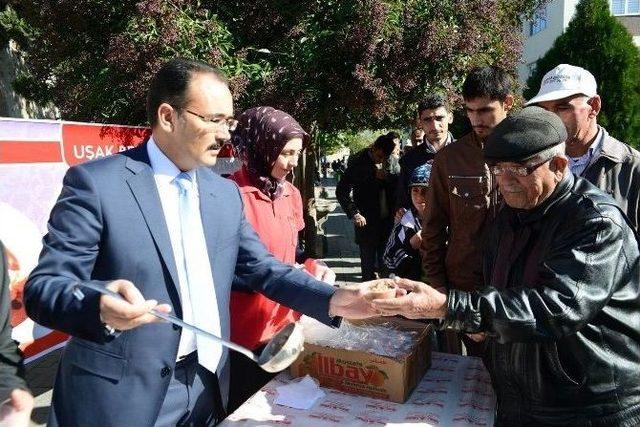 Uşak’ta Muharrem Ayı Nedeni İle Aşure Dağıtıldı