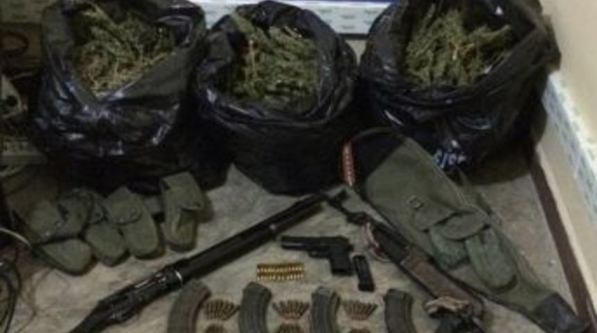 Diyarbakır&rsquo;da Uyuşturucu Ve Silah Ele Ge&ccedil;irildi
