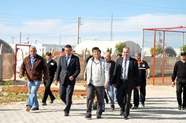 Vali Yardımcısı Öztürk Çadır Kentte İncelemelerde Bulundu. 1