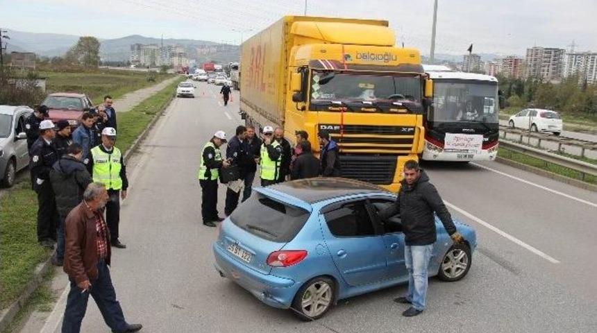 Samsun&rsquo;da Tır İle Otomobil &Ccedil;arpıştı: 2 Yaralı