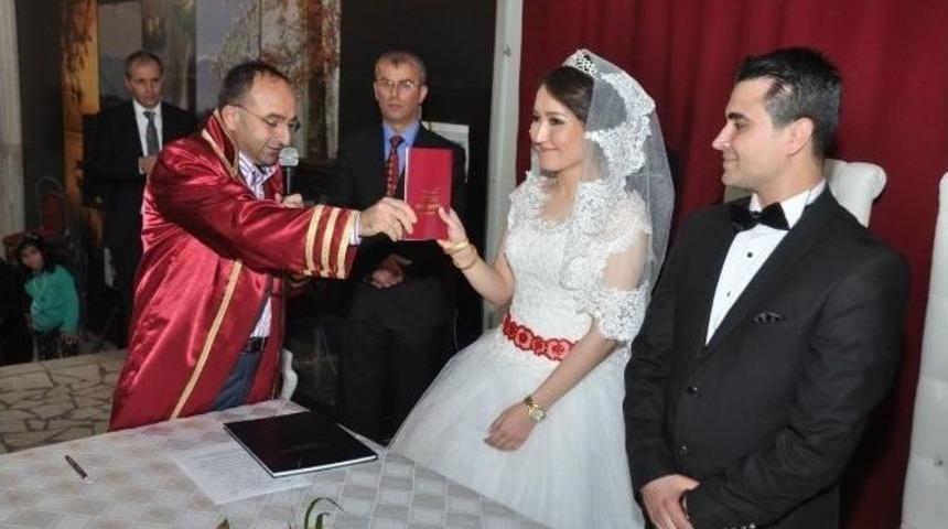 Başkan &Uuml;z&uuml;lmez, Cemiyetlere Katıldı